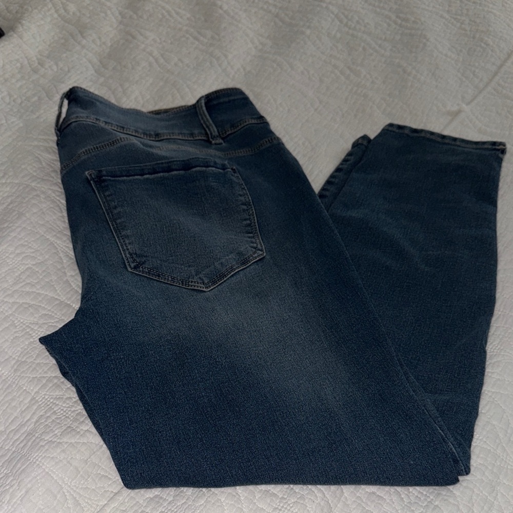 Guess High Rise Blue Jeans - Picture 3 of 4